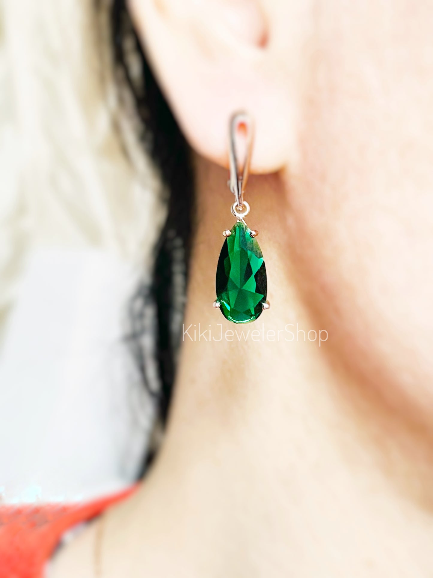 Boucles d'oreilles pendantes en améthyste, grande taille, couleur violet foncé. Idéales comme cadeau pour elle ou pour maman. Pierre de naissance de février.