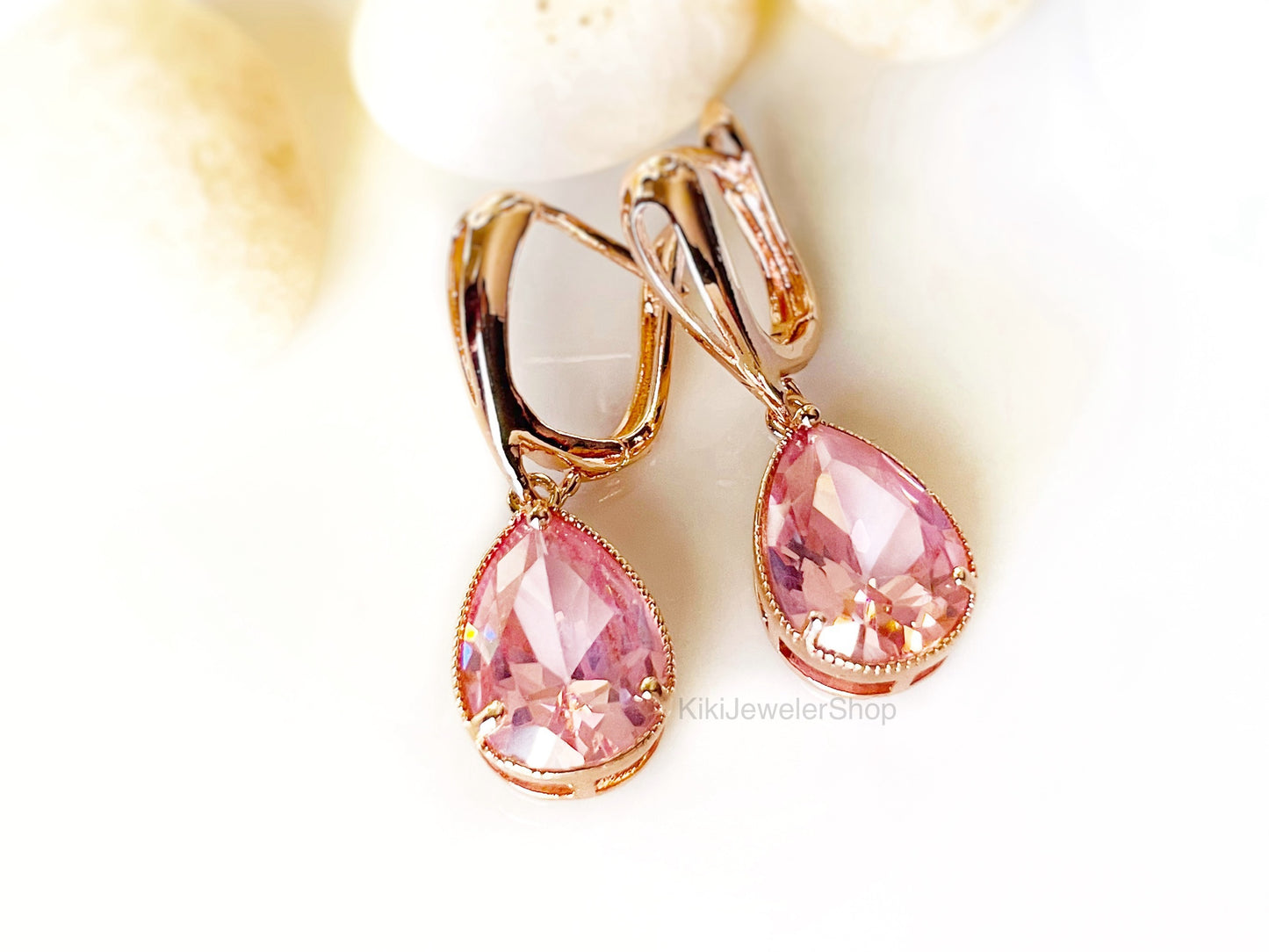 Boucles d'oreilles pendantes en saphir rose, forme larme, pierre précieuse rose, cadeau pour elle, cadeau pour maman, pierre de naissance d'octobre