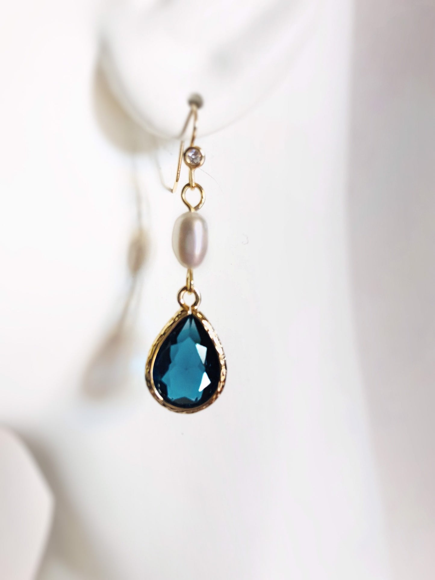 Sapphire pearl long dangle earrings gold, royal blue pearl bridal earrings gold, bridesmaid earrings, gift for her, September birthstone