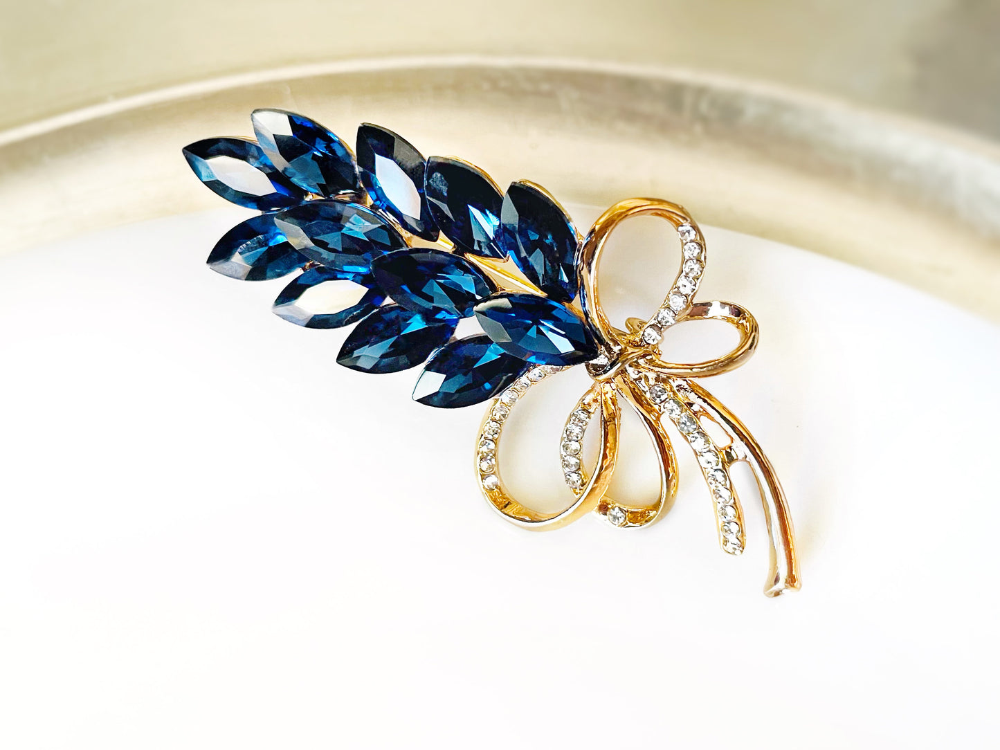 Fancy crystal bouquet brooch gold, clear flower wedding brooch, white color crystal bridal brooch, gift for her, gift for mom