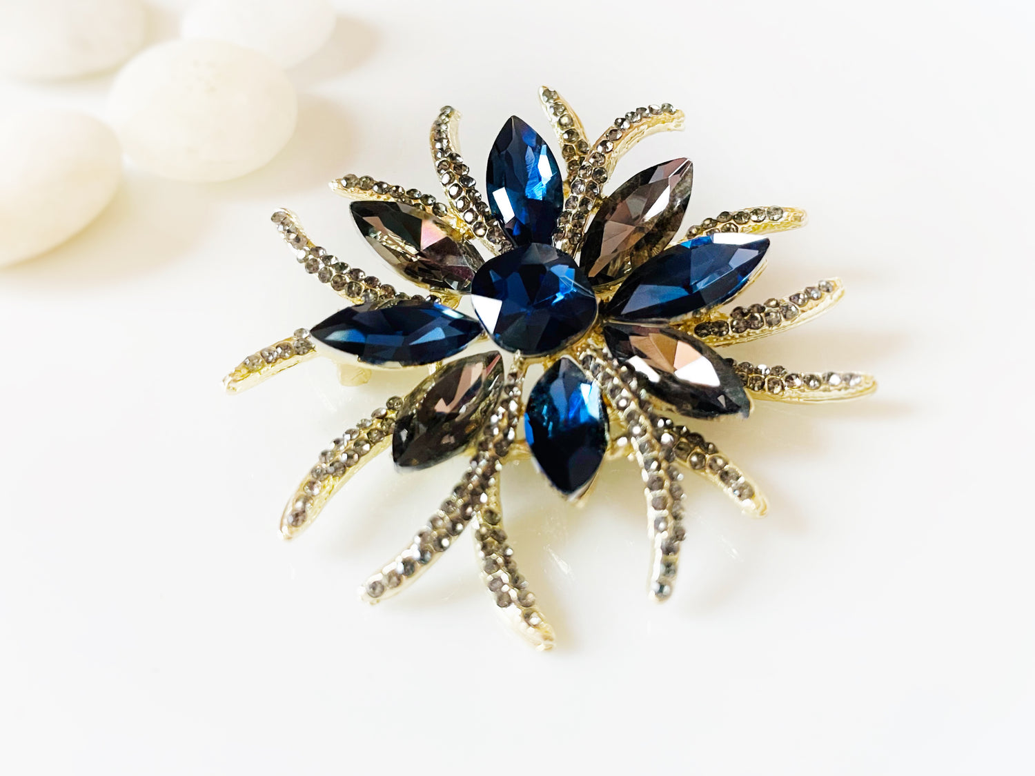 Statement brooch