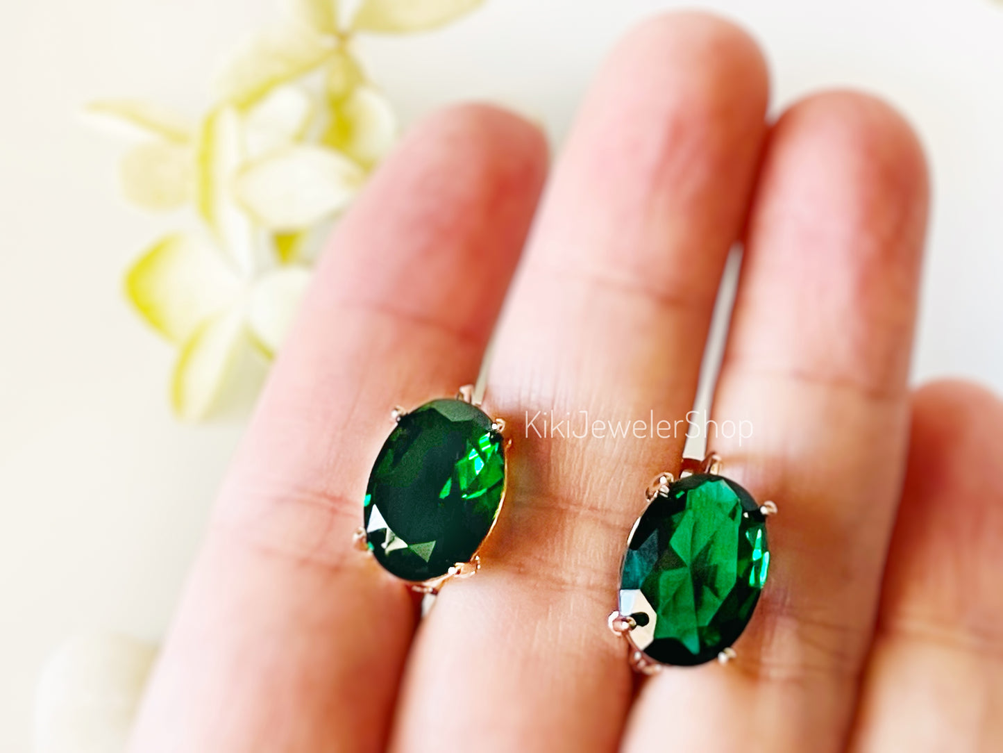 Boucles d'oreilles puces en grenat, rouge foncé, taille coussin, pierre de naissance de janvier, cadeau pour elle, cadeau pour maman