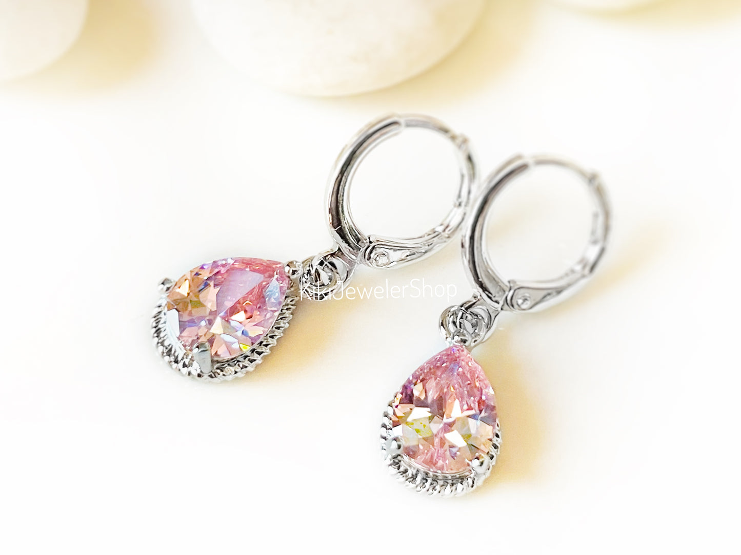 Boucles d'oreilles pendantes en or 14 carats serties d'un saphir rose, pierre de naissance d'octobre, boucles d'oreilles en forme de larme, boucles d'oreilles pour fille, cadeau pour elle