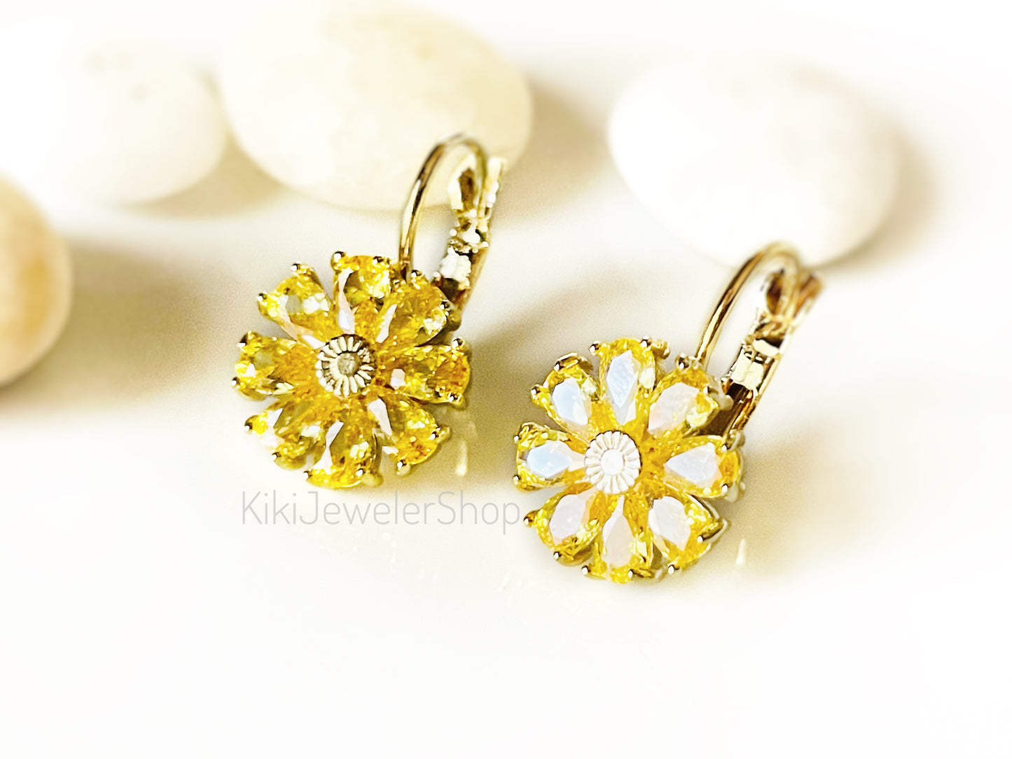 Boucles d'oreilles marguerite en citrine, boucles d'oreilles fleur en pierre précieuse jaune, boucles d'oreilles pierre de naissance de novembre, cadeau pour maman, cadeau pour elle