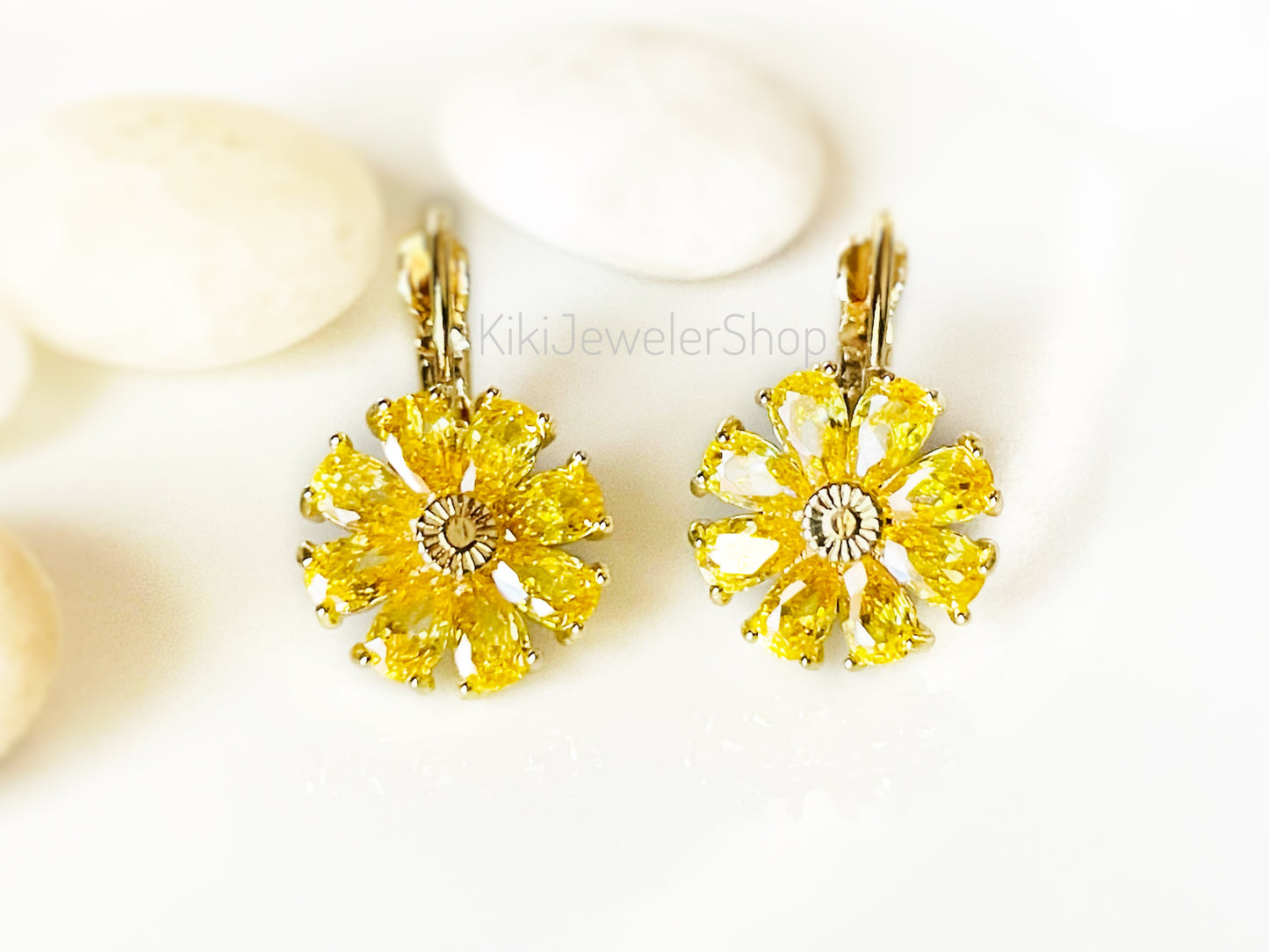 Boucles d'oreilles marguerite en citrine, boucles d'oreilles fleur en pierre précieuse jaune, boucles d'oreilles pierre de naissance de novembre, cadeau pour maman, cadeau pour elle