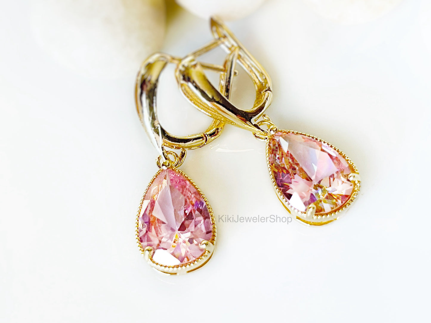 Boucles d'oreilles pendantes en saphir rose, forme larme, pierre précieuse rose, cadeau pour elle, cadeau pour maman, pierre de naissance d'octobre