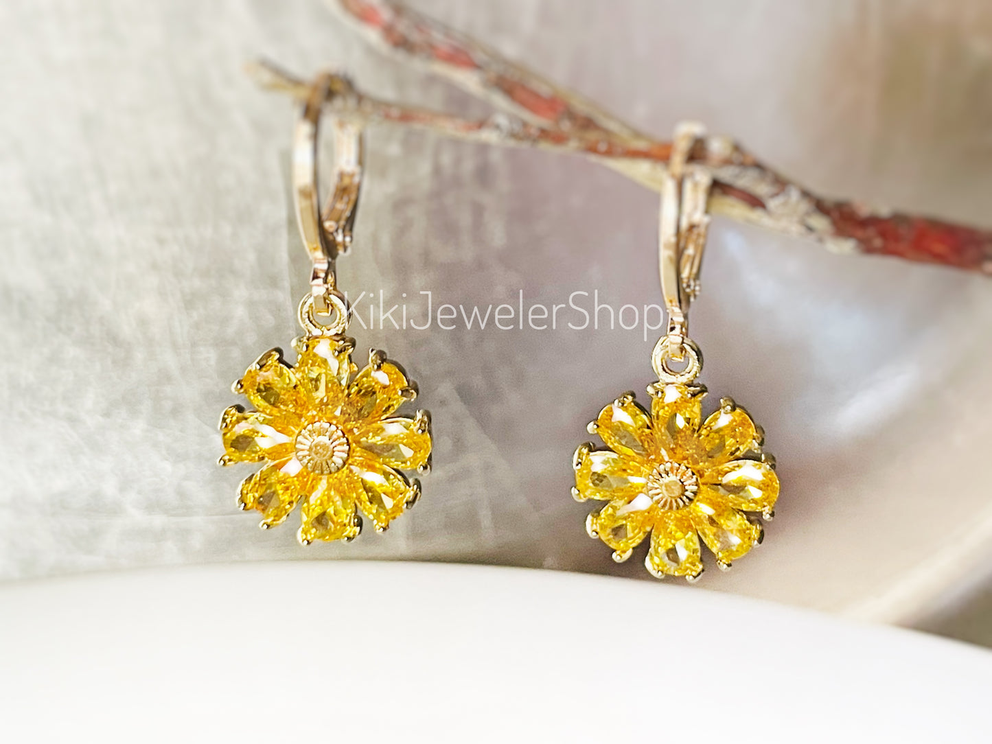 Boucles d'oreilles marguerite en citrine, boucles d'oreilles fleur en pierre précieuse jaune, boucles d'oreilles pierre de naissance de novembre, cadeau pour maman, cadeau pour elle