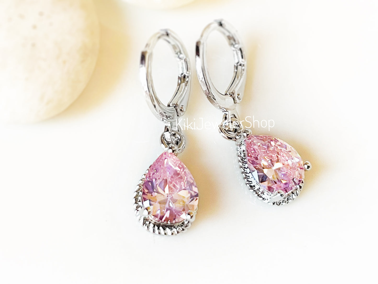 Boucles d'oreilles pendantes en or 14 carats serties d'un saphir rose, pierre de naissance d'octobre, boucles d'oreilles en forme de larme, boucles d'oreilles pour fille, cadeau pour elle