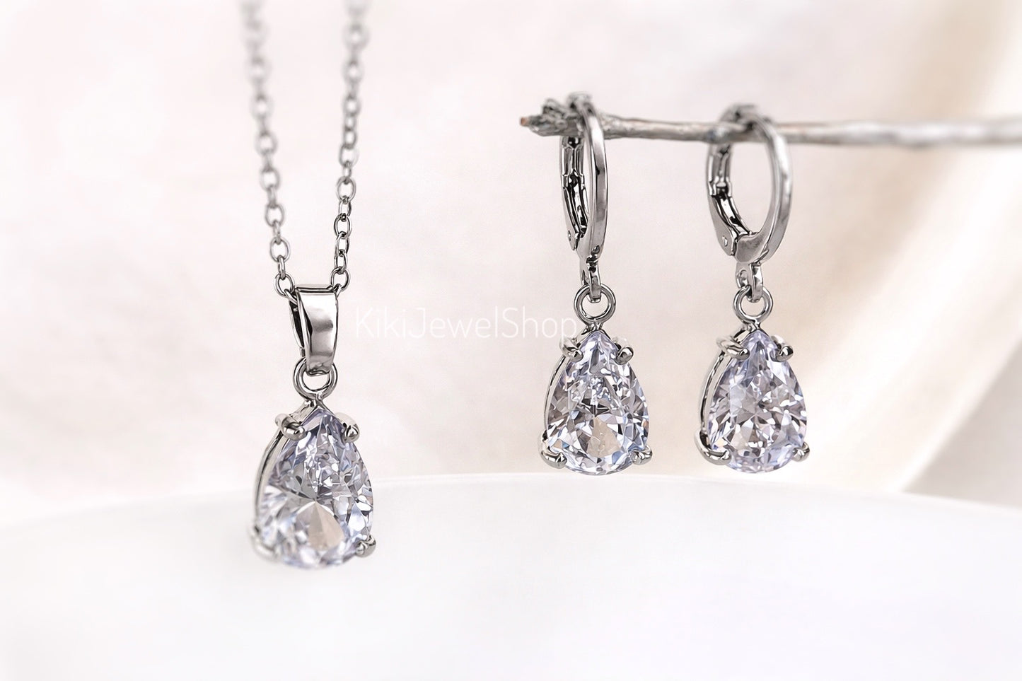 White sapphire teardrop 2pc jewelry set