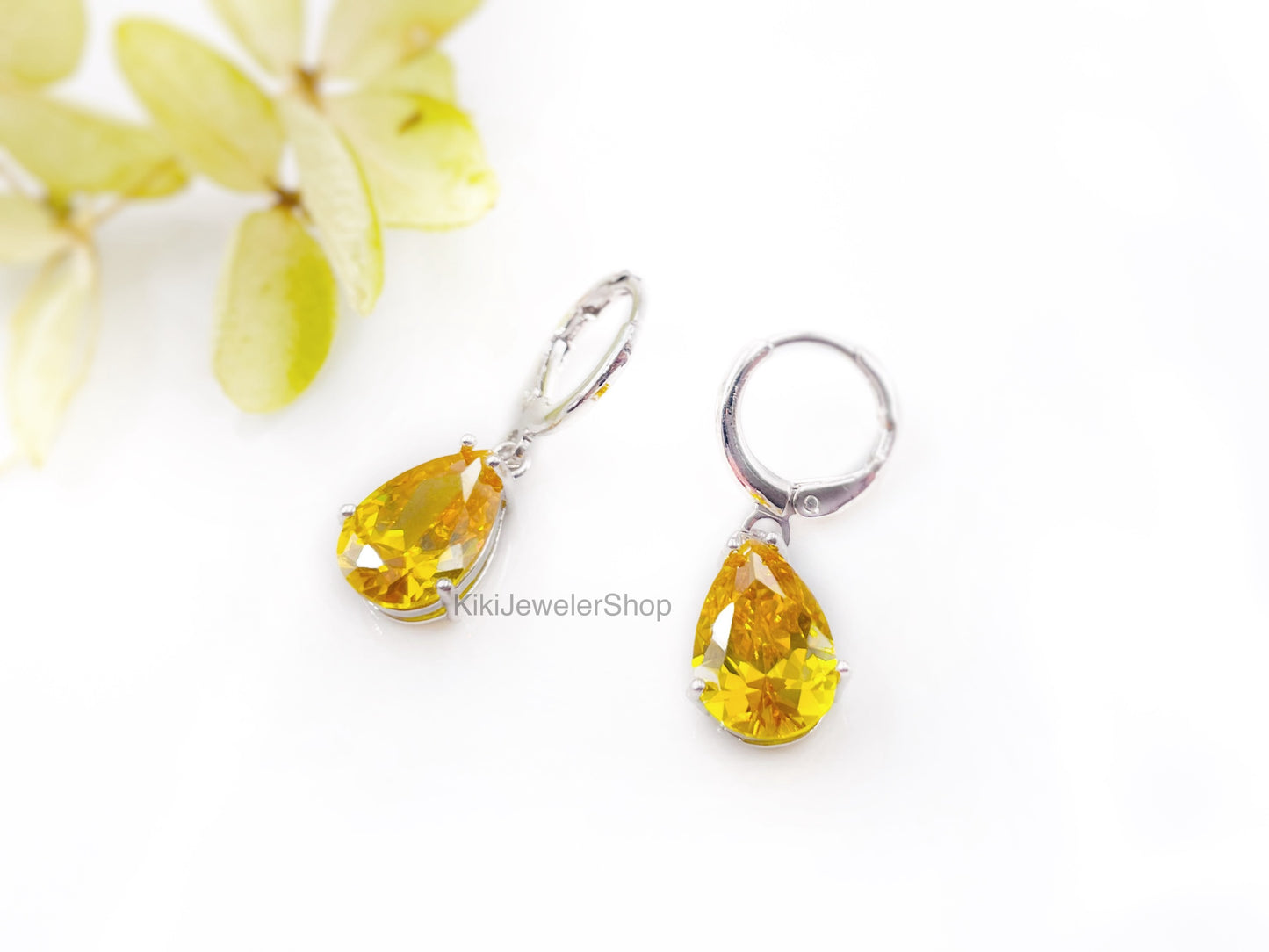 Boucles d'oreilles pendantes en or blanc 18 carats serties de citrine, pierre de naissance de novembre, boucles d'oreilles en pierre jaune, cadeau pour elle, cadeau pour maman