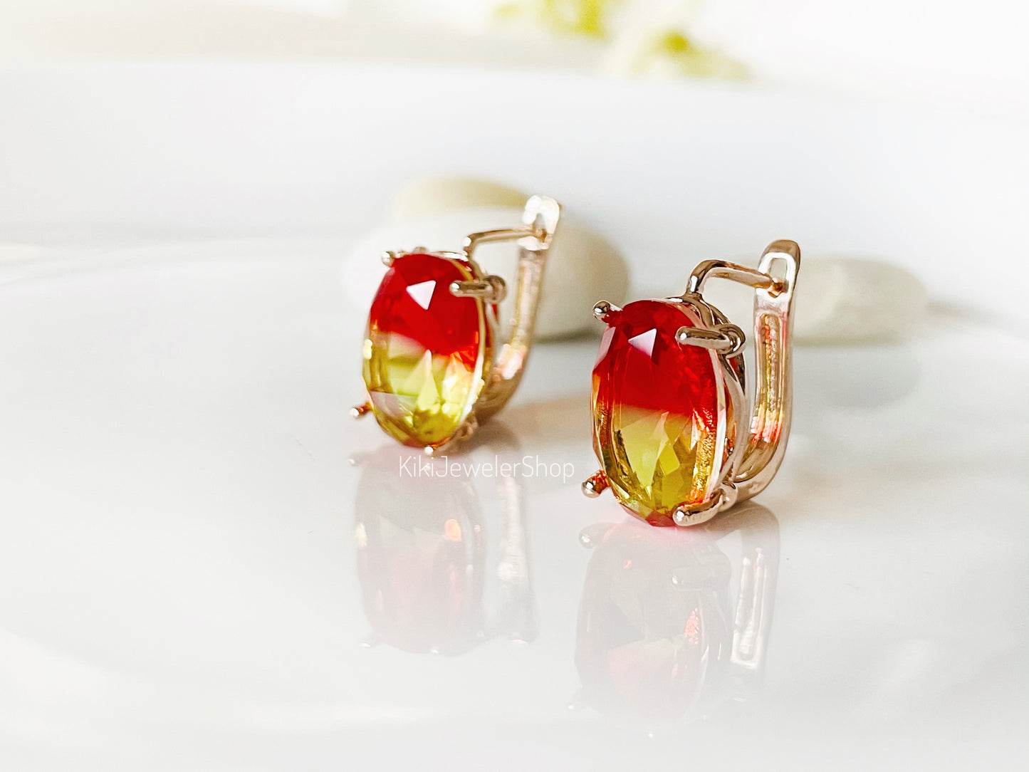 Boucles d'oreilles puces à fermoir à levier, ornées de pierres multicolores à facettes, style coussin, cadeau pour elle, cadeau pour maman, boucles d'oreilles tendance