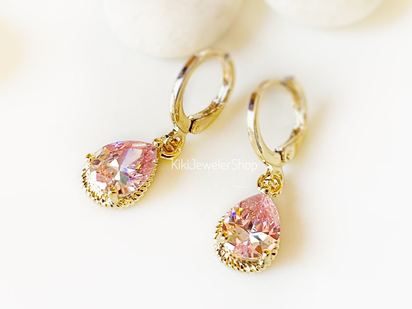 Boucles d'oreilles pendantes en or 14 carats serties d'un saphir rose, pierre de naissance d'octobre, boucles d'oreilles en forme de larme, boucles d'oreilles pour fille, cadeau pour elle