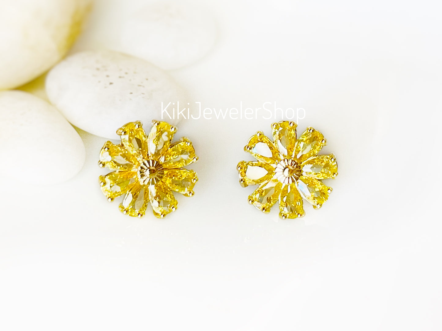 Boucles d'oreilles marguerite en citrine, boucles d'oreilles fleur en pierre précieuse jaune, boucles d'oreilles pierre de naissance de novembre, cadeau pour maman, cadeau pour elle