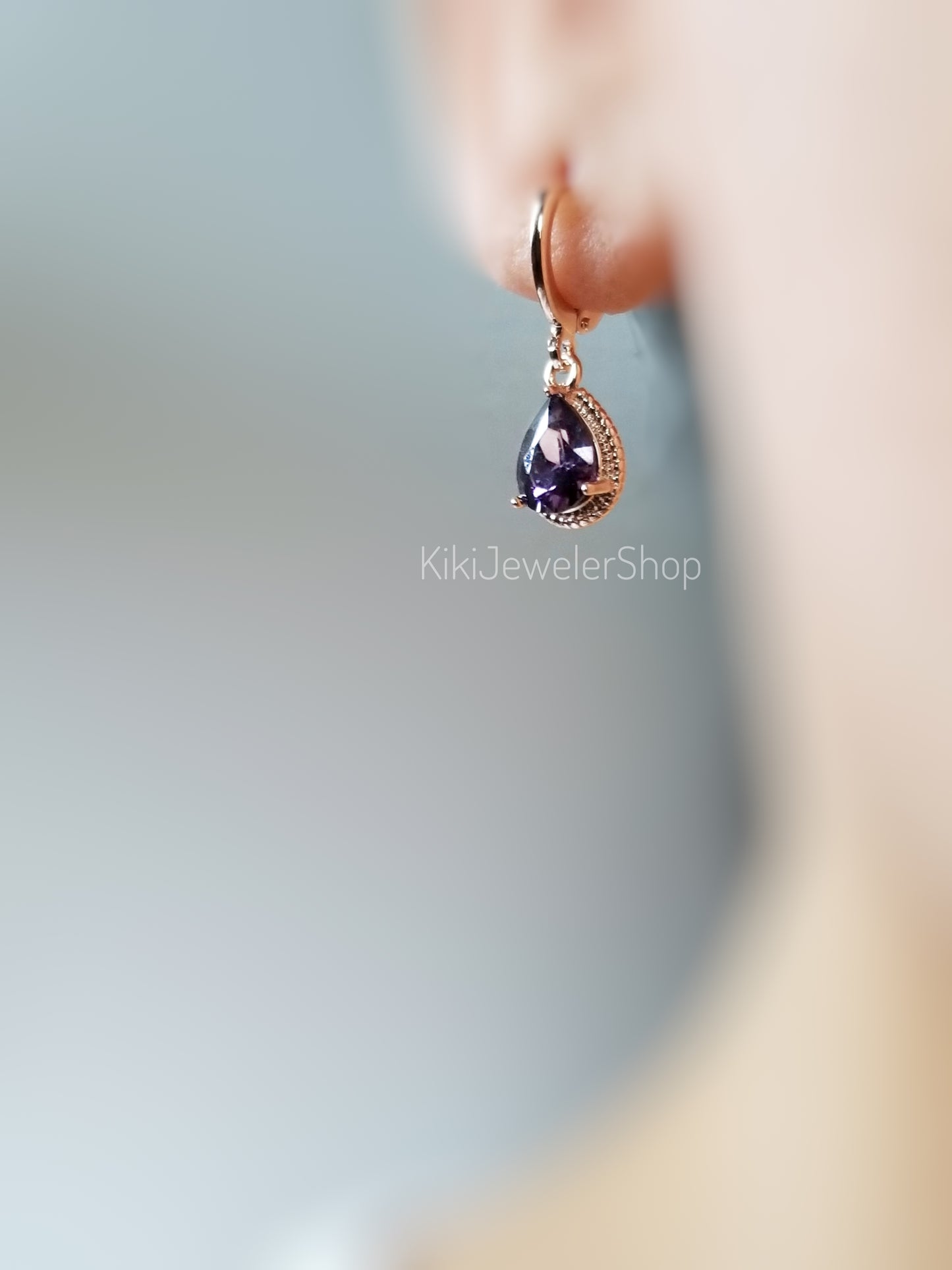 Boucles d'oreilles pendantes en grenat en forme de larme, petites boucles d'oreilles serties d'une pierre rouge, cadeau pour elle, cadeau pour une fille, pierre de naissance de janvier