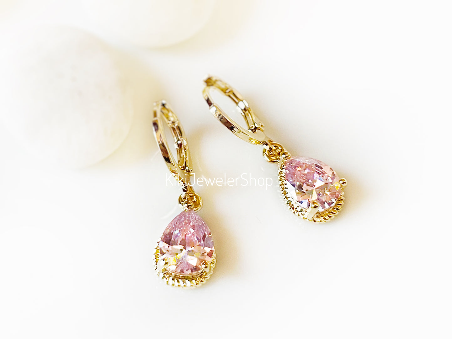 Boucles d'oreilles pendantes en or 14 carats serties d'un saphir rose, pierre de naissance d'octobre, boucles d'oreilles en forme de larme, boucles d'oreilles pour fille, cadeau pour elle