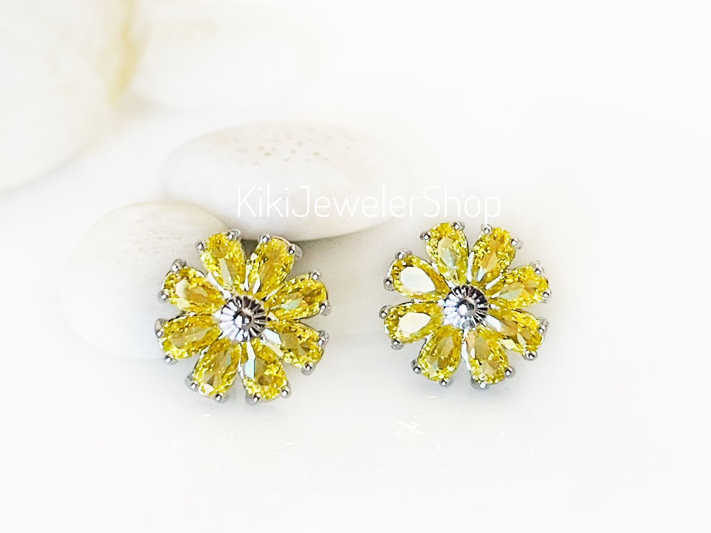 Boucles d'oreilles marguerite en citrine, boucles d'oreilles fleur en pierre précieuse jaune, boucles d'oreilles pierre de naissance de novembre, cadeau pour maman, cadeau pour elle