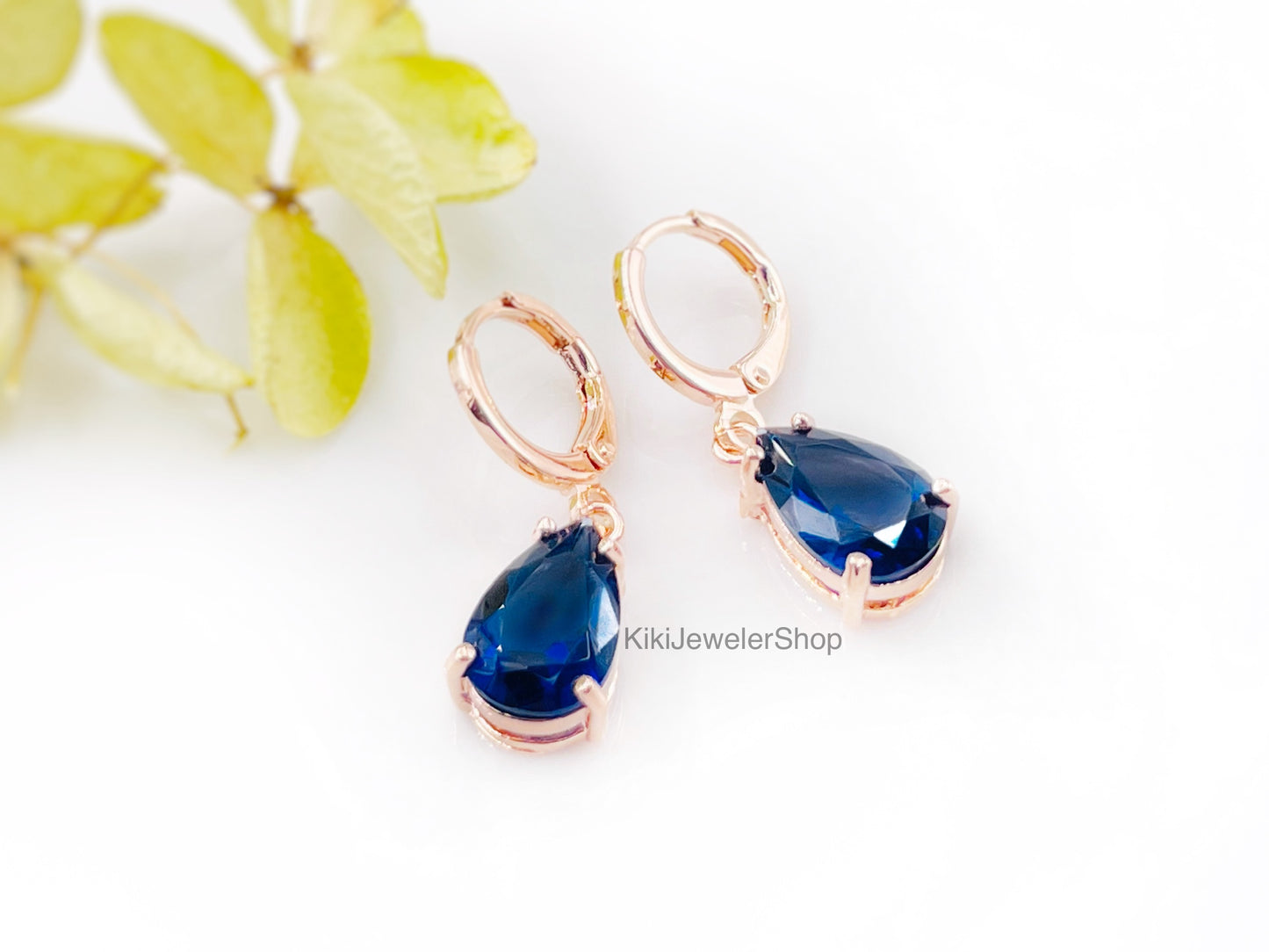 Boucles d'oreilles pendantes en saphir, pierre de naissance de septembre, bleu marine, cadeau pour elle, cadeau pour une fille, cadeau pour les demoiselles d'honneur