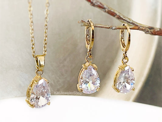 White sapphire teardrop 2pc jewelry set