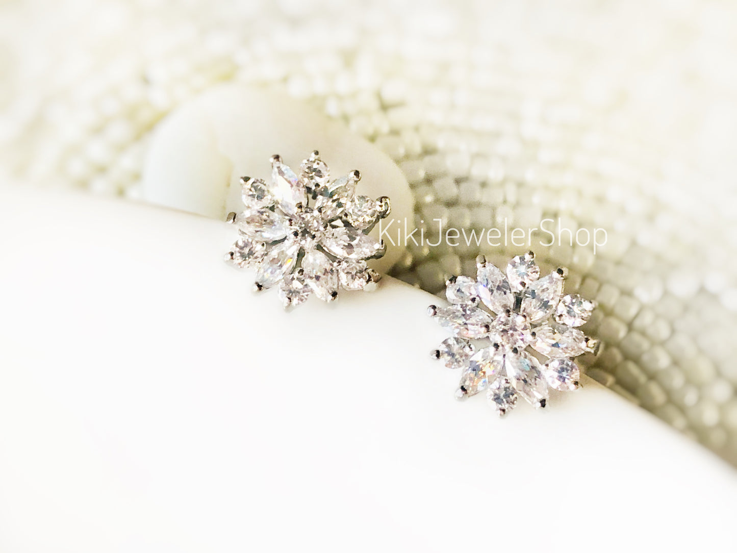 Peridot+White Sapphire Snowflake Flower Studs