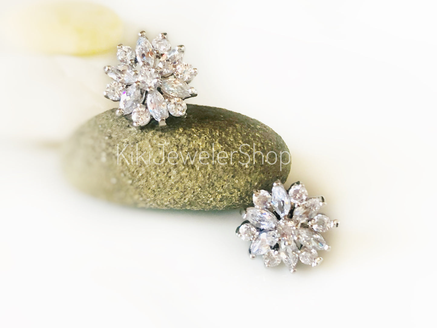 Peridot+White Sapphire Snowflake Flower Studs