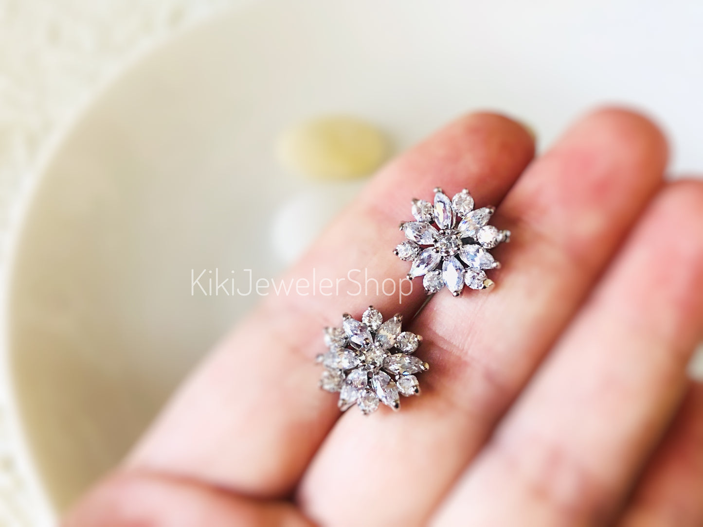 Peridot+White Sapphire Snowflake Flower Studs