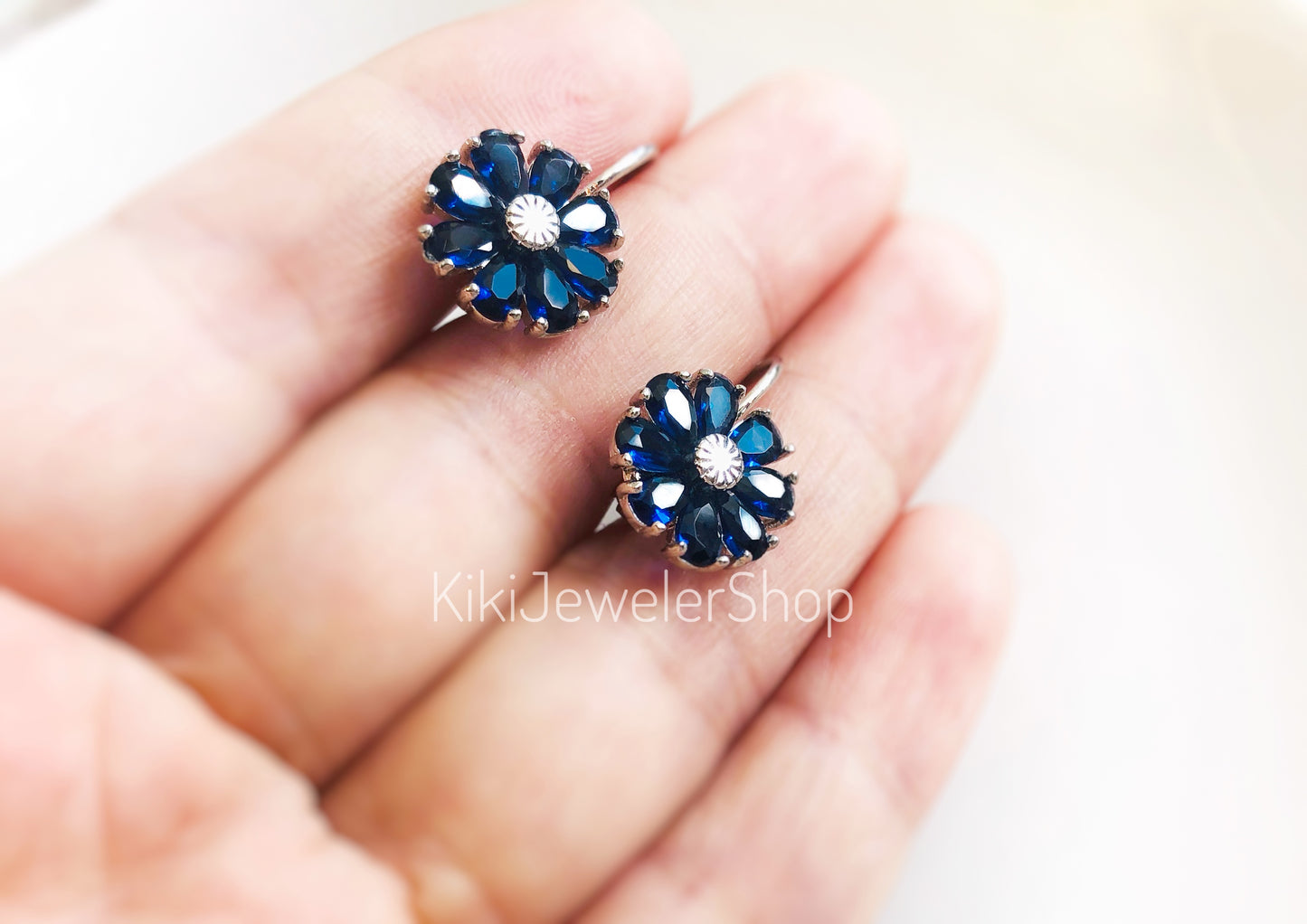 Daisy Flower Earrings Leverback