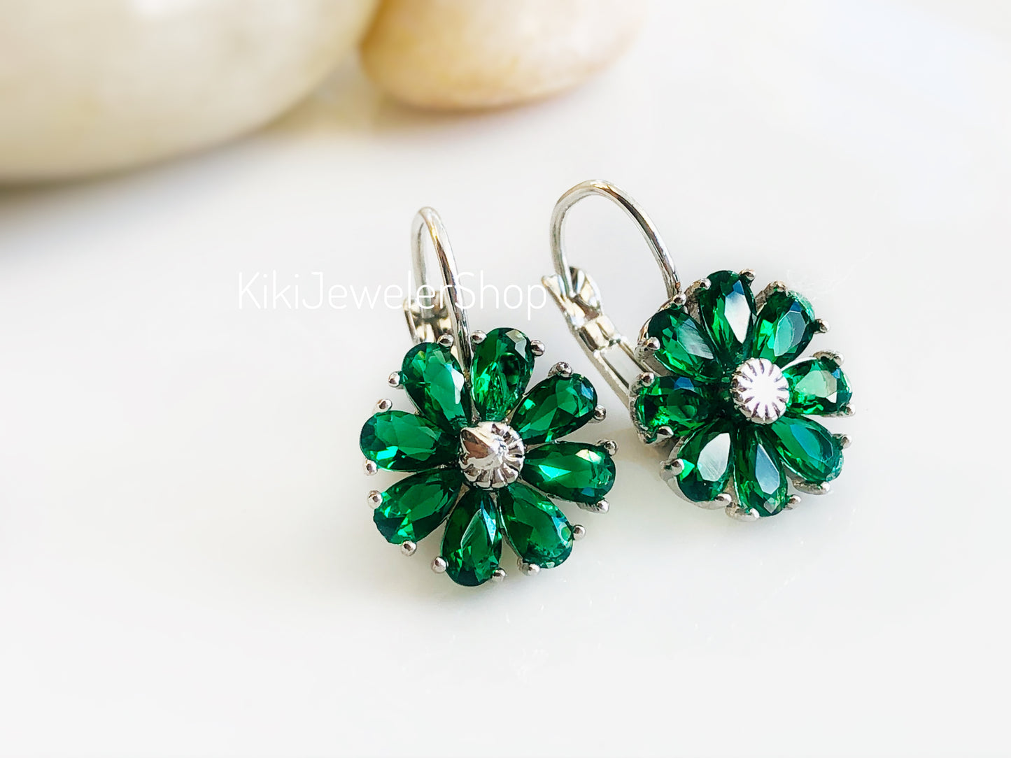Daisy Flower Earrings Leverback
