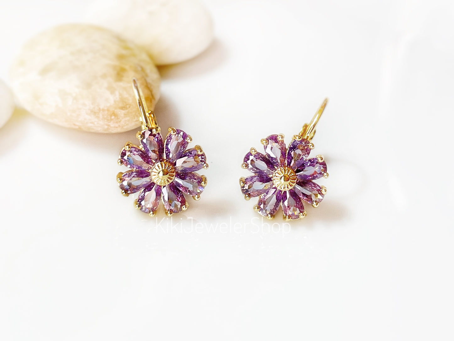 Boucles d'oreilles pendantes en forme de fleur d'améthyste, boucles d'oreilles marguerite en pierre précieuse violette, boucles d'oreilles pierre de naissance de février, cadeau pour maman, cadeau pour elle