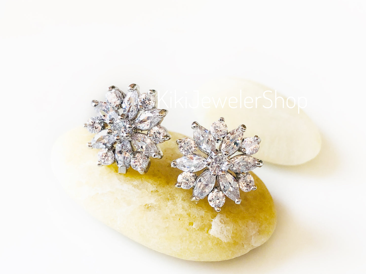 Peridot+White Sapphire Snowflake Flower Studs