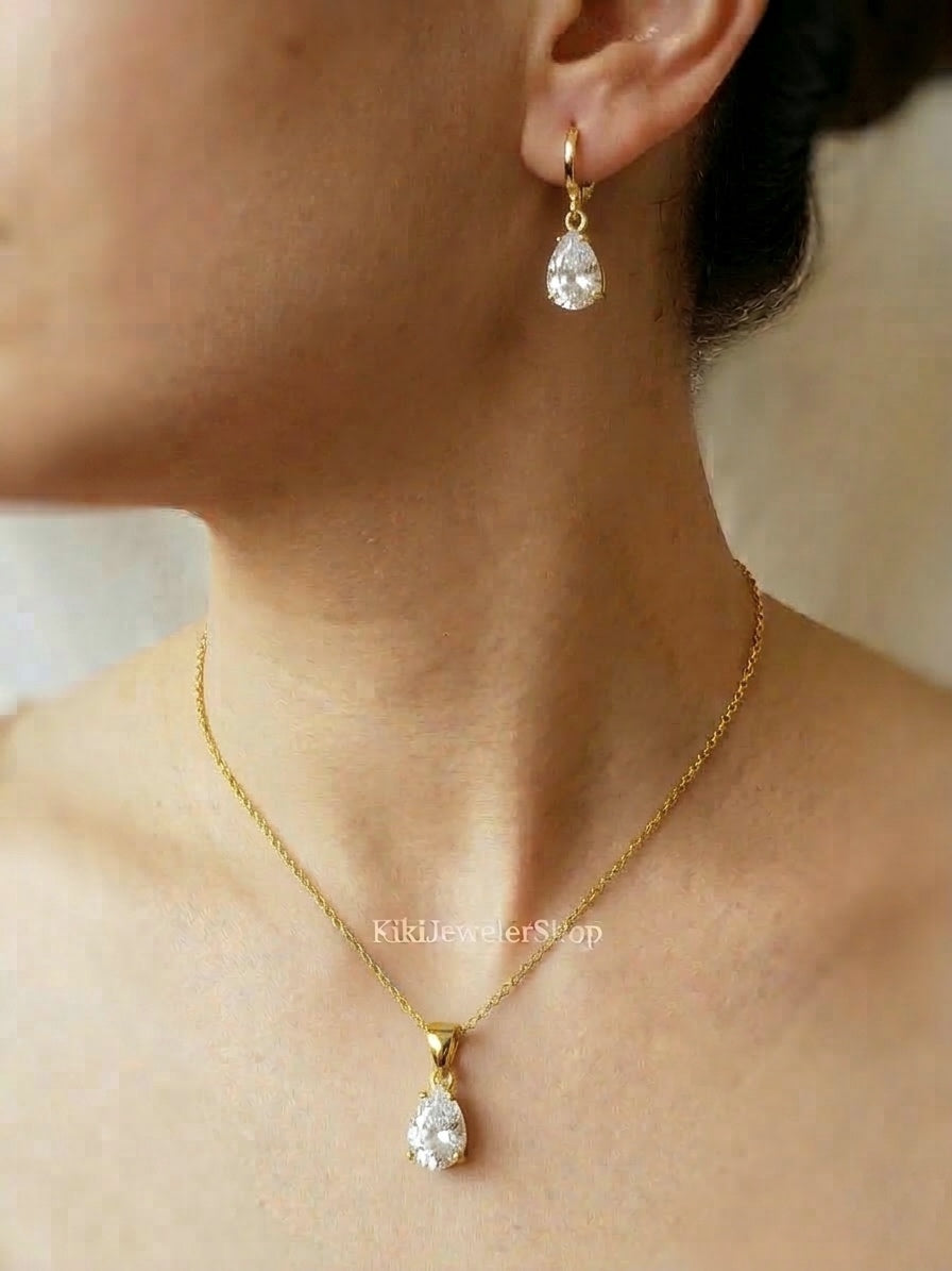 White sapphire teardrop 2pc jewelry set