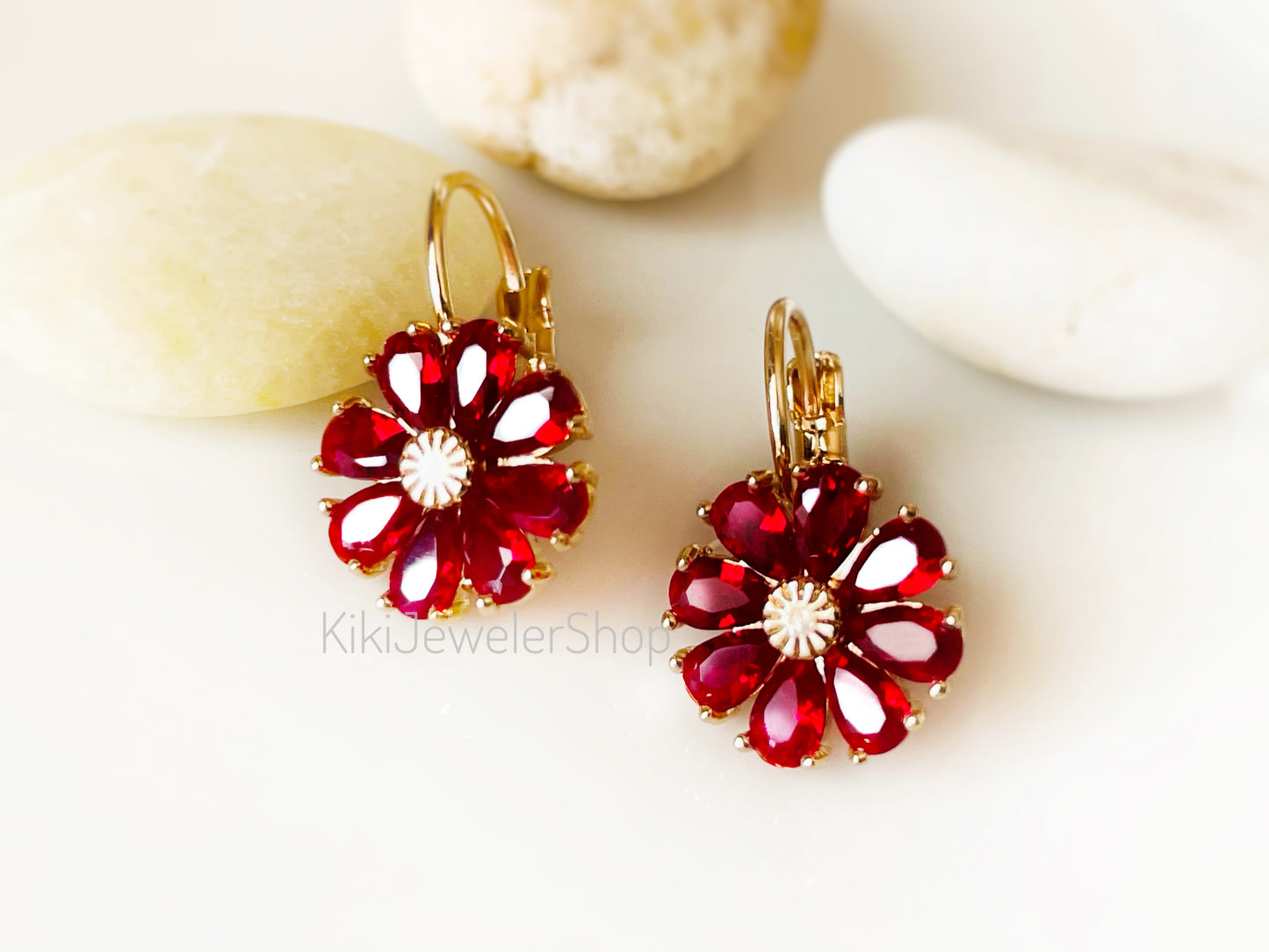 Daisy Flower Earrings Leverback