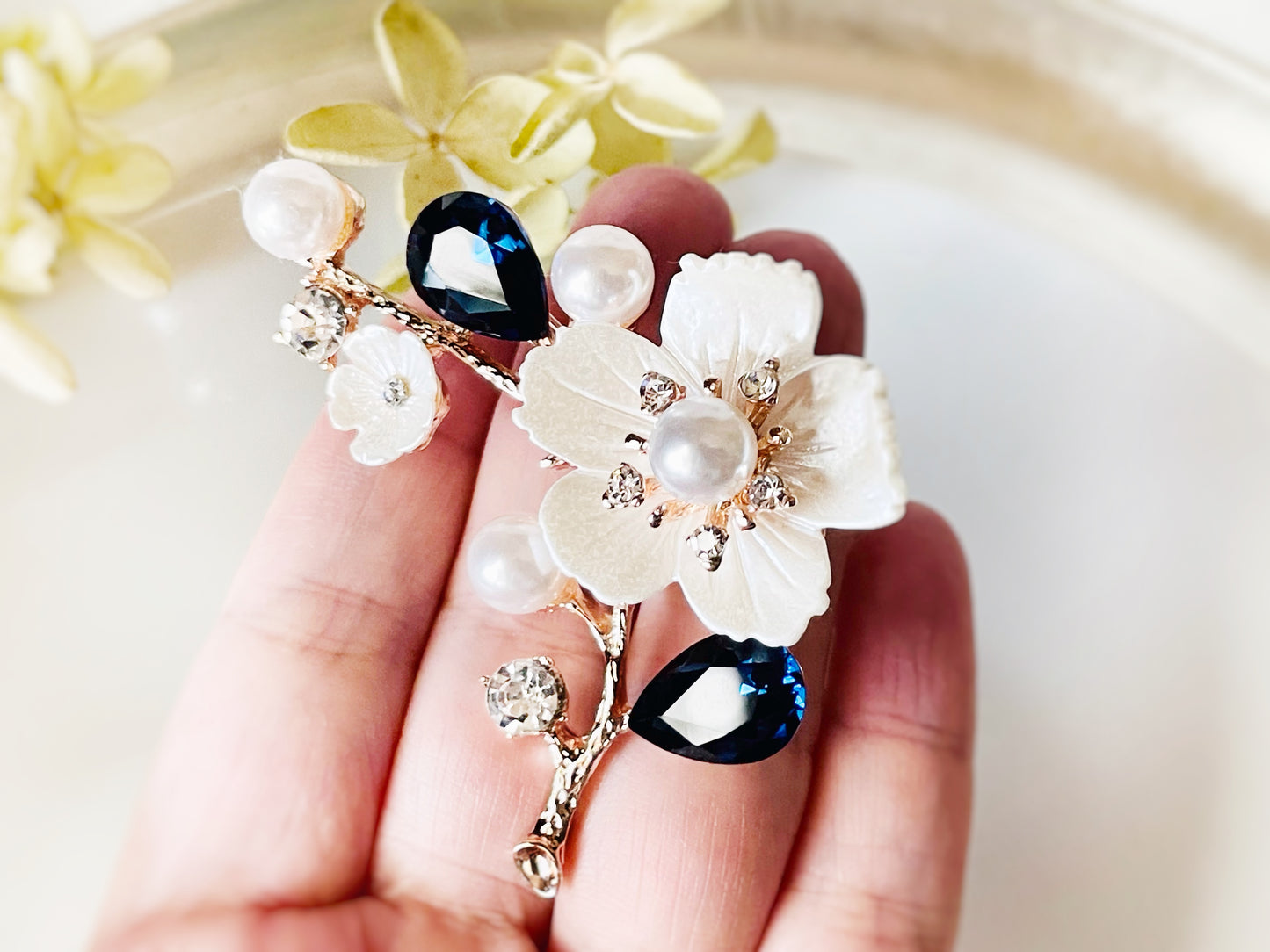 Blue sapphire pearl flower brooch, flower bouquet brooch pin, blue crystal pearl wedding bouquet brooch, gift for mom, gift for her