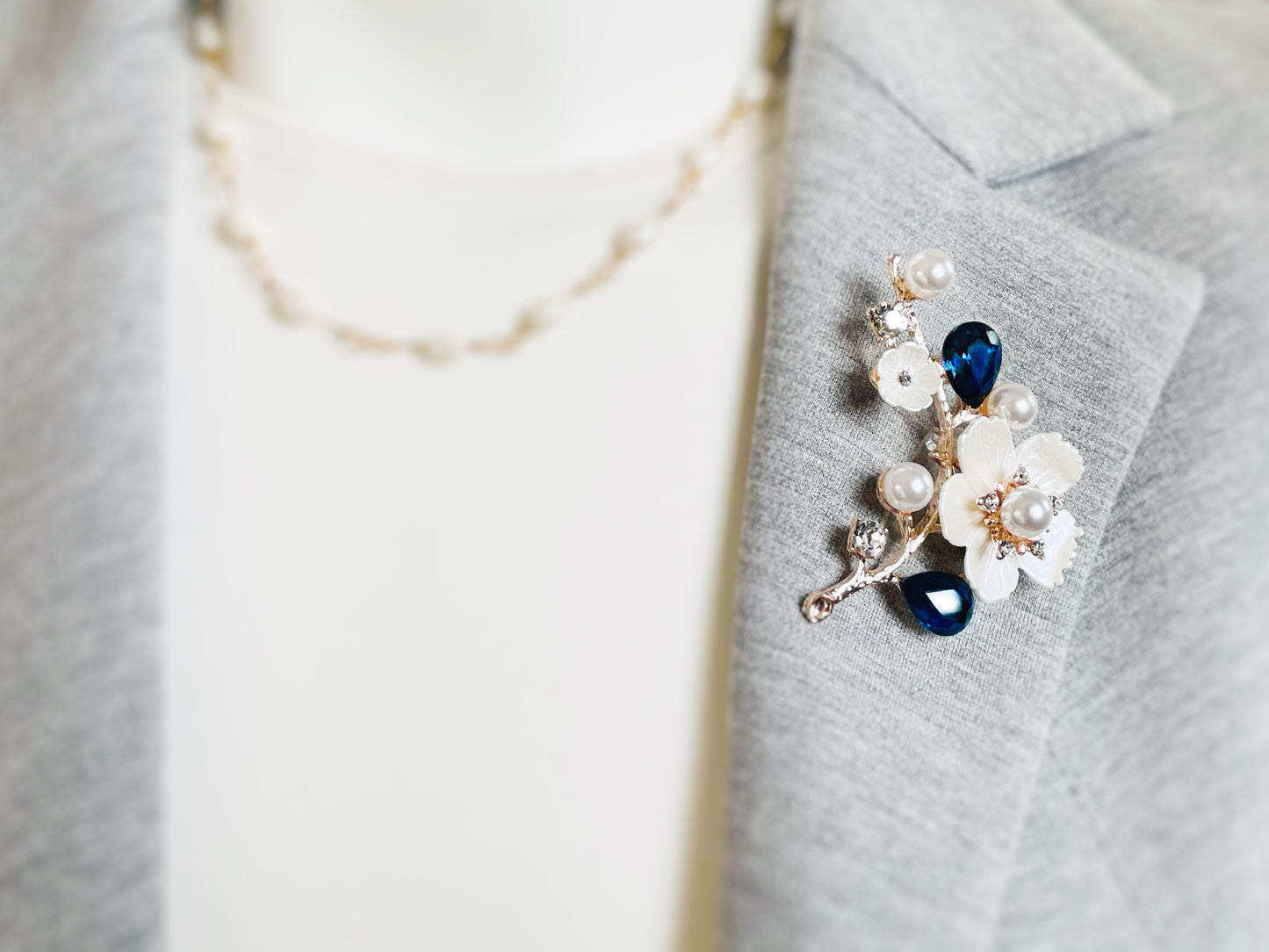 Blue sapphire pearl flower brooch, flower bouquet brooch pin, blue crystal pearl wedding bouquet brooch, gift for mom, gift for her