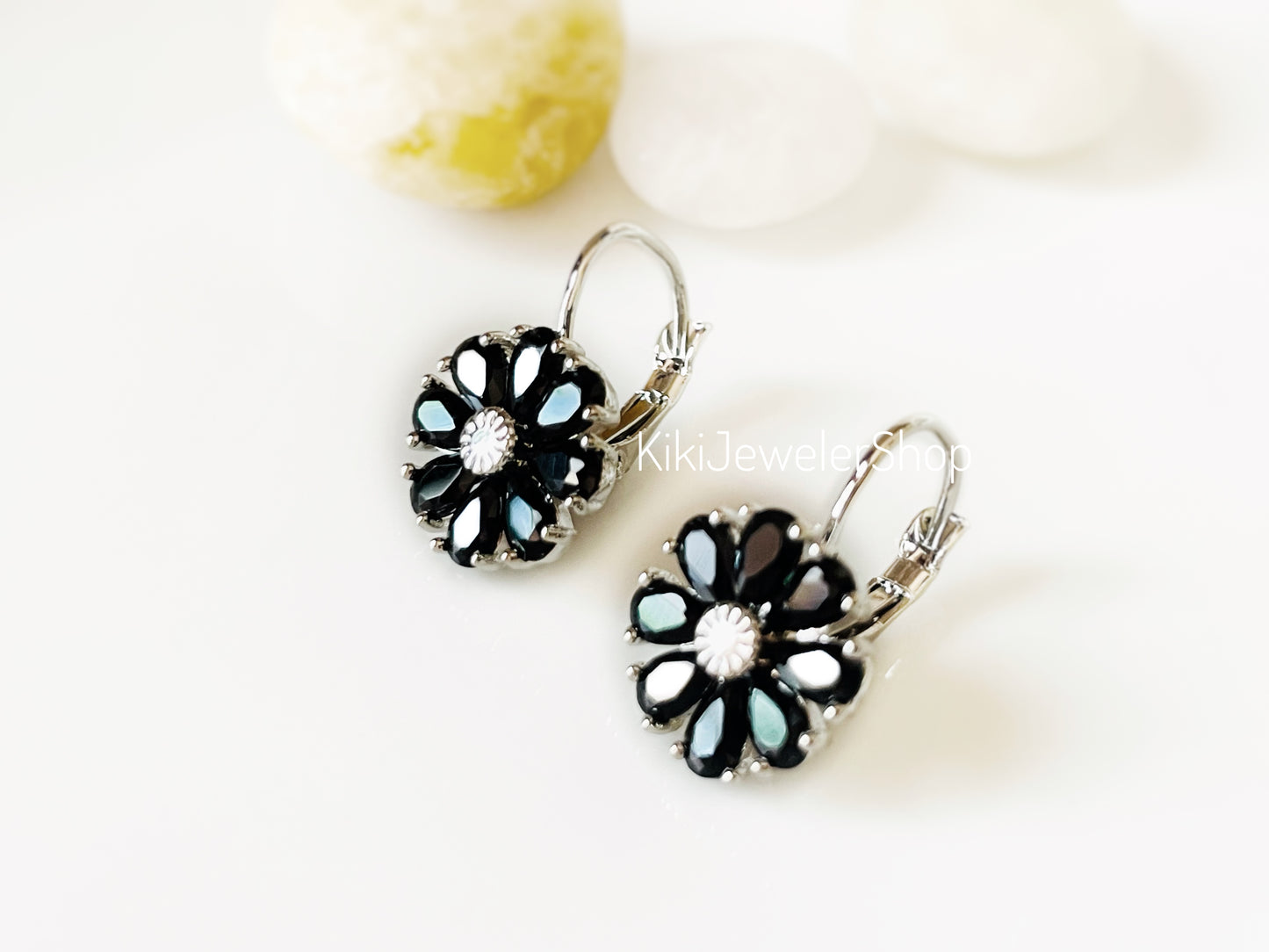 Daisy Flower Earrings Leverback