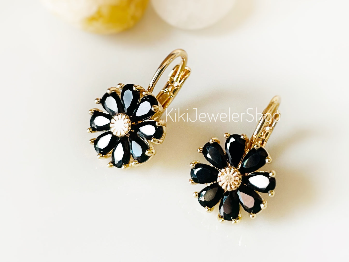 Daisy Flower Earrings Leverback