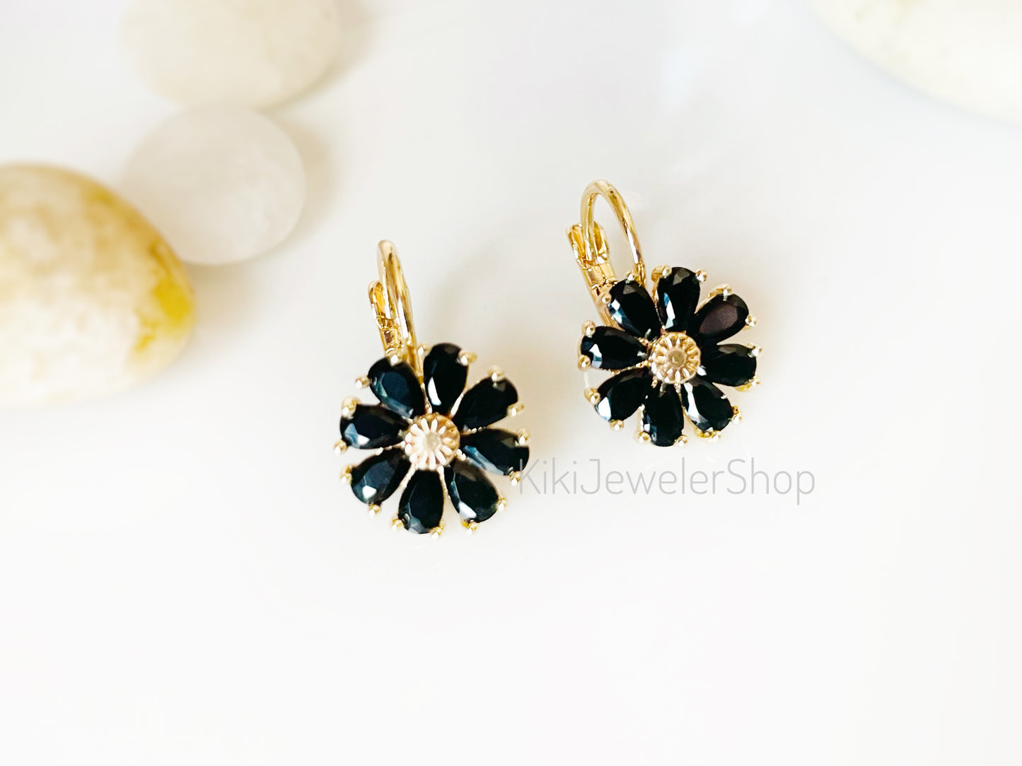 Daisy Flower Earrings Leverback