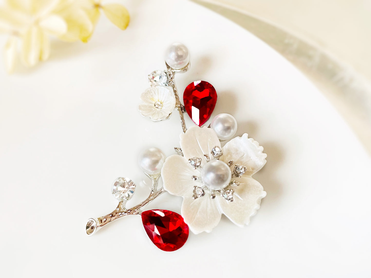 Blue sapphire pearl flower brooch, flower bouquet brooch pin, blue crystal pearl wedding bouquet brooch, gift for mom, gift for her