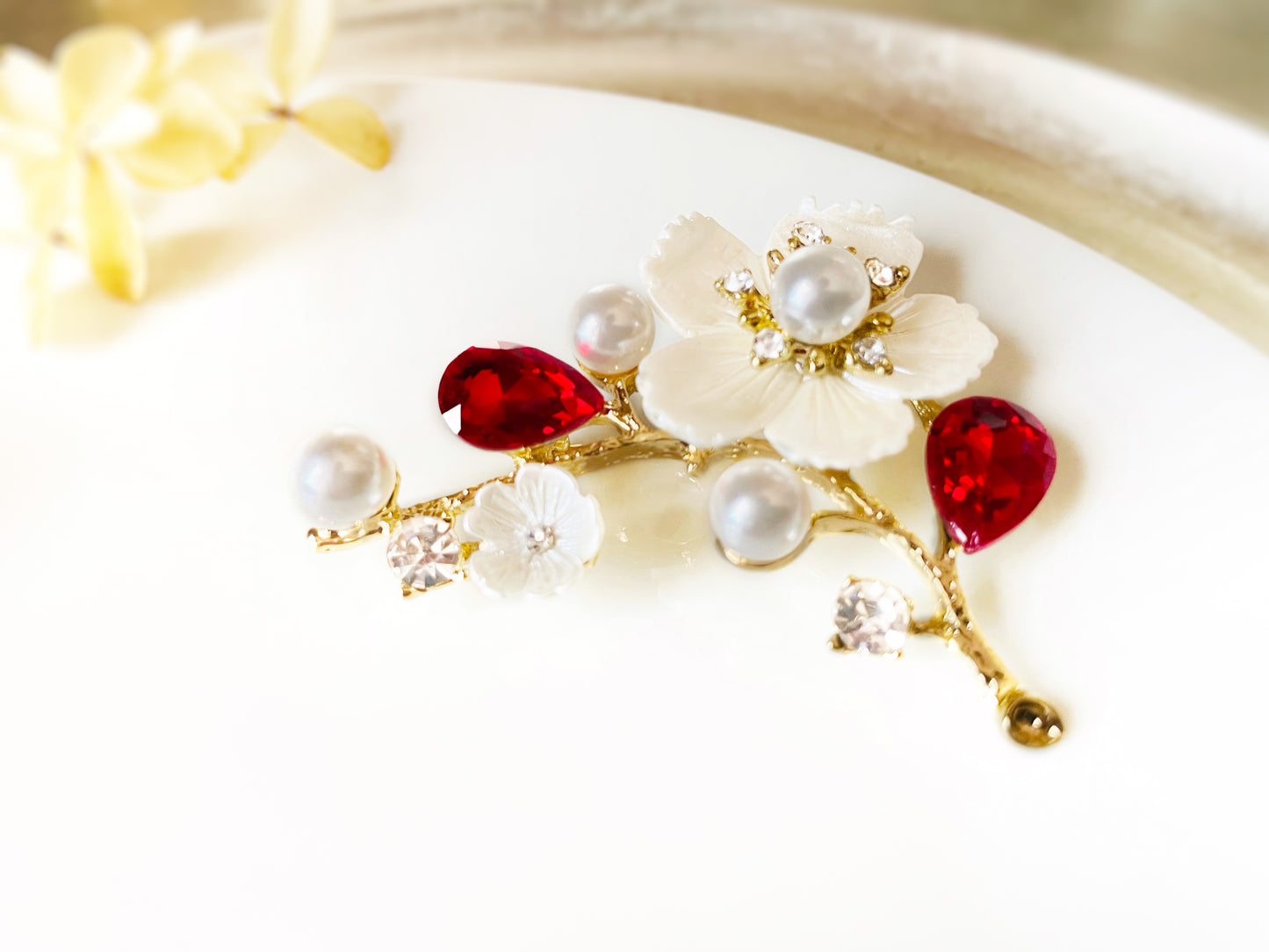 Blue sapphire pearl flower brooch, flower bouquet brooch pin, blue crystal pearl wedding bouquet brooch, gift for mom, gift for her