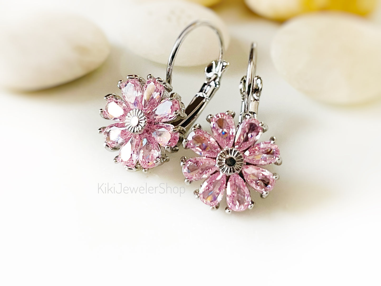 Daisy Flower Earrings Leverback