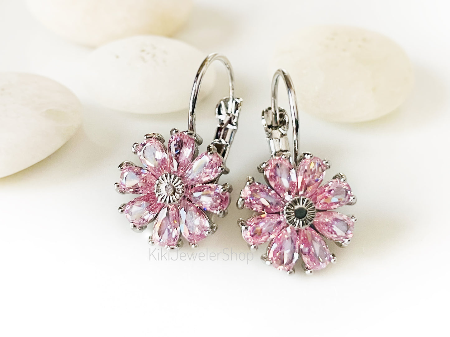 Daisy Flower Earrings Leverback