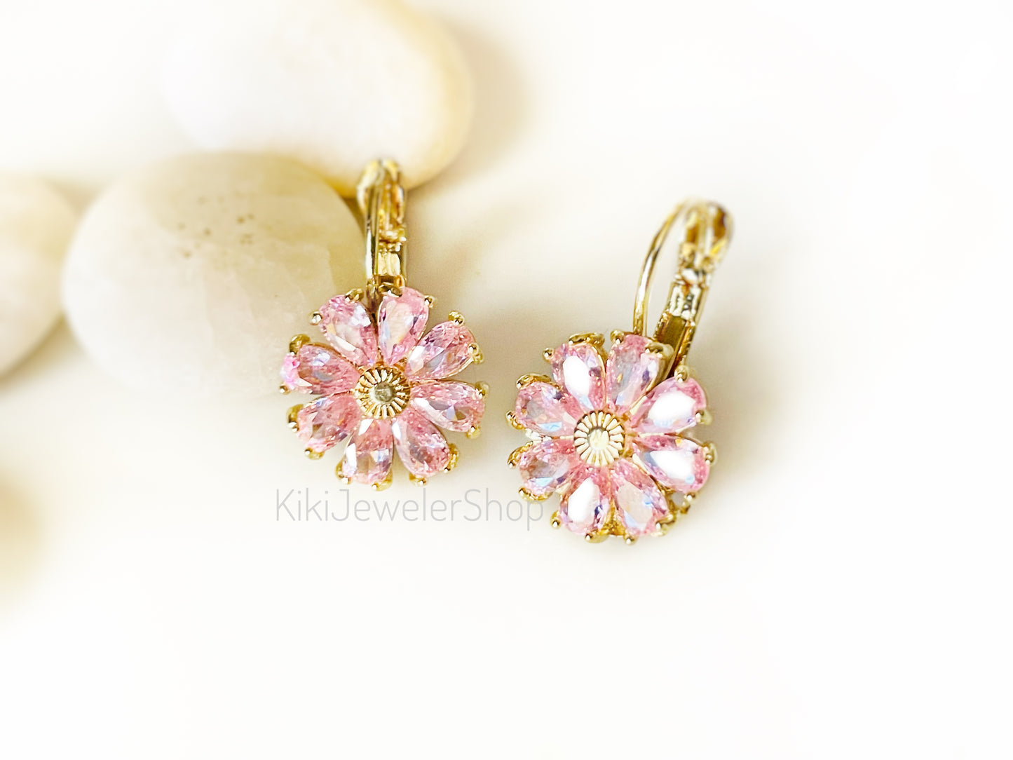 Daisy Flower Earrings Leverback