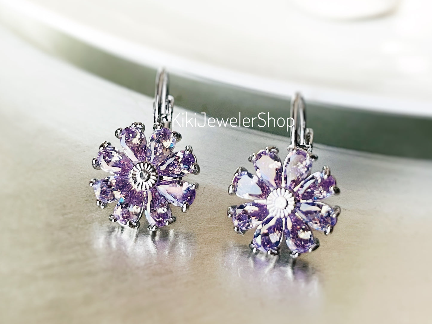 Daisy Flower Earrings Leverback