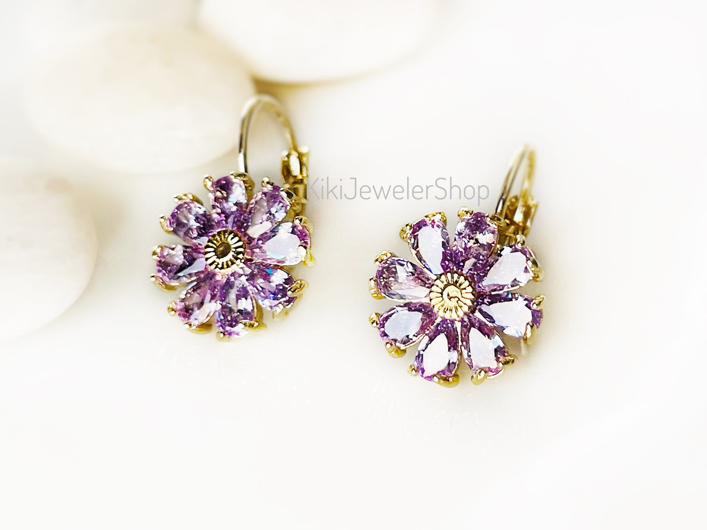 Daisy Flower Earrings Leverback