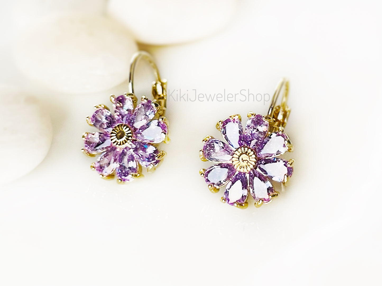 Daisy Flower Earrings Leverback