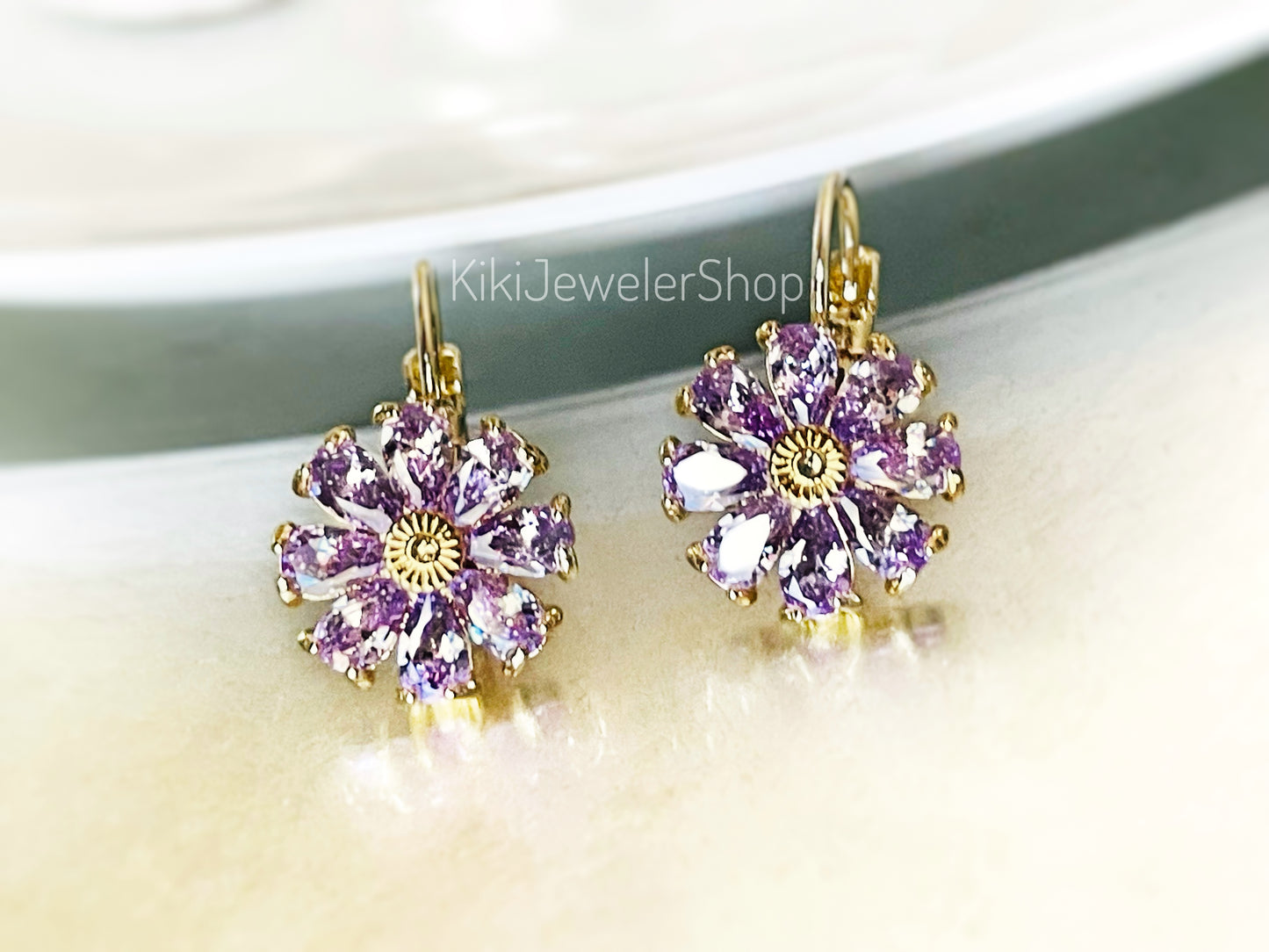 Daisy Flower Earrings Leverback