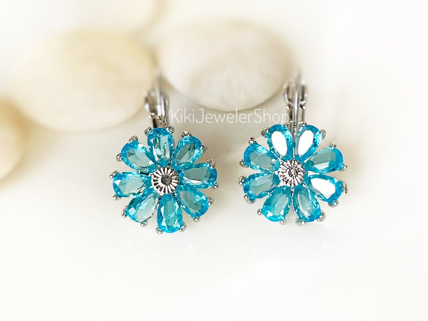 Daisy Flower Earrings Leverback