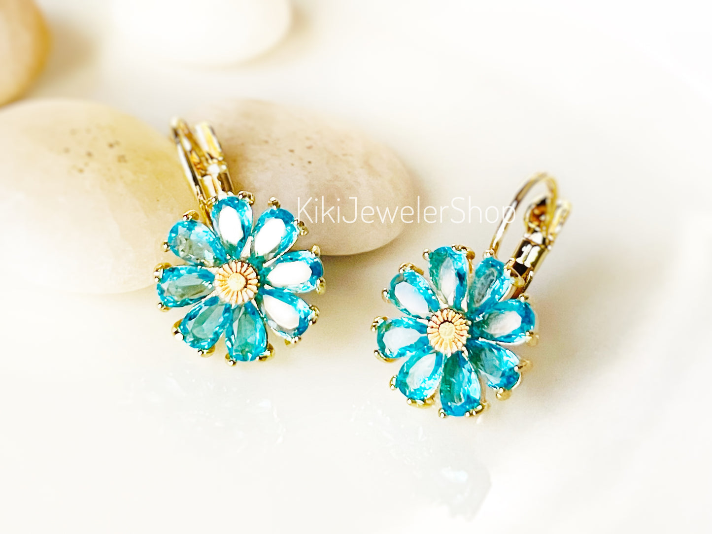 Daisy Flower Earrings Leverback