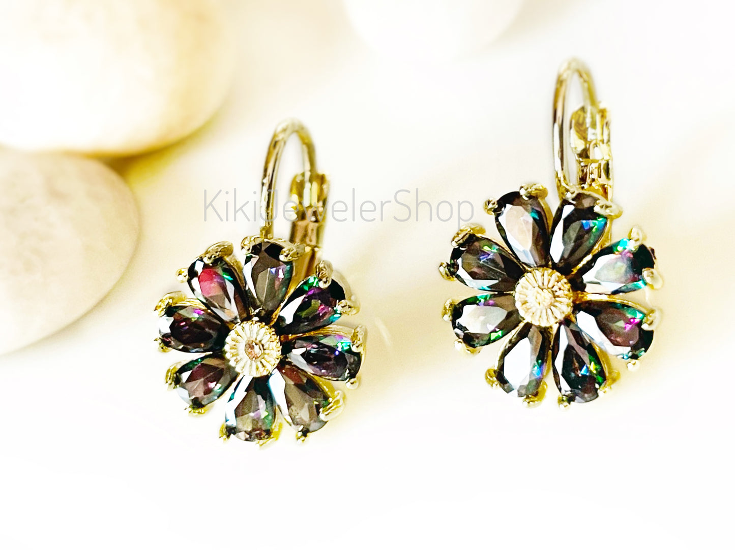 Daisy Flower Earrings Leverback