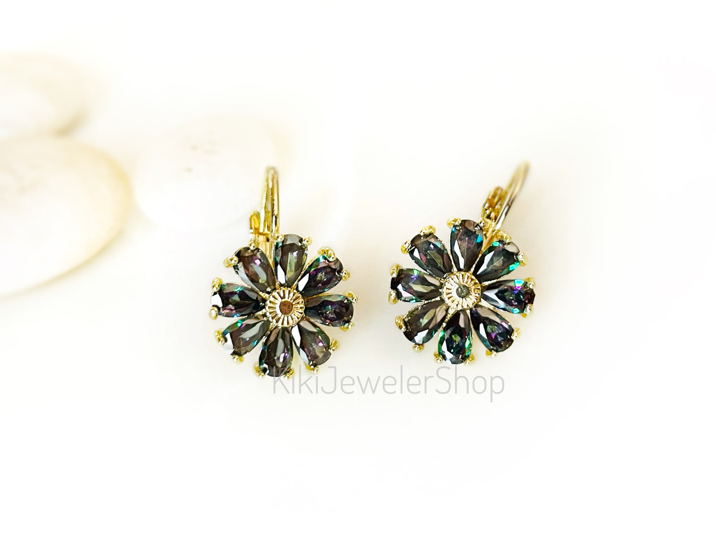 Daisy Flower Earrings Leverback