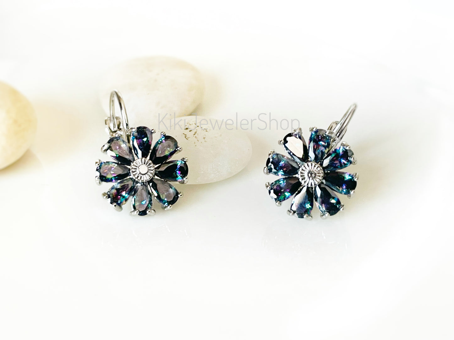 Daisy Flower Earrings Leverback